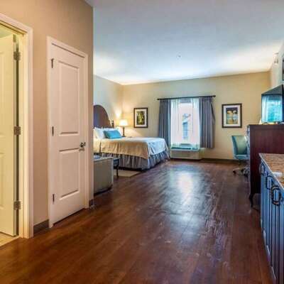 Ameliakingsuite63f66d1d168bfedited 651cad0238ec1